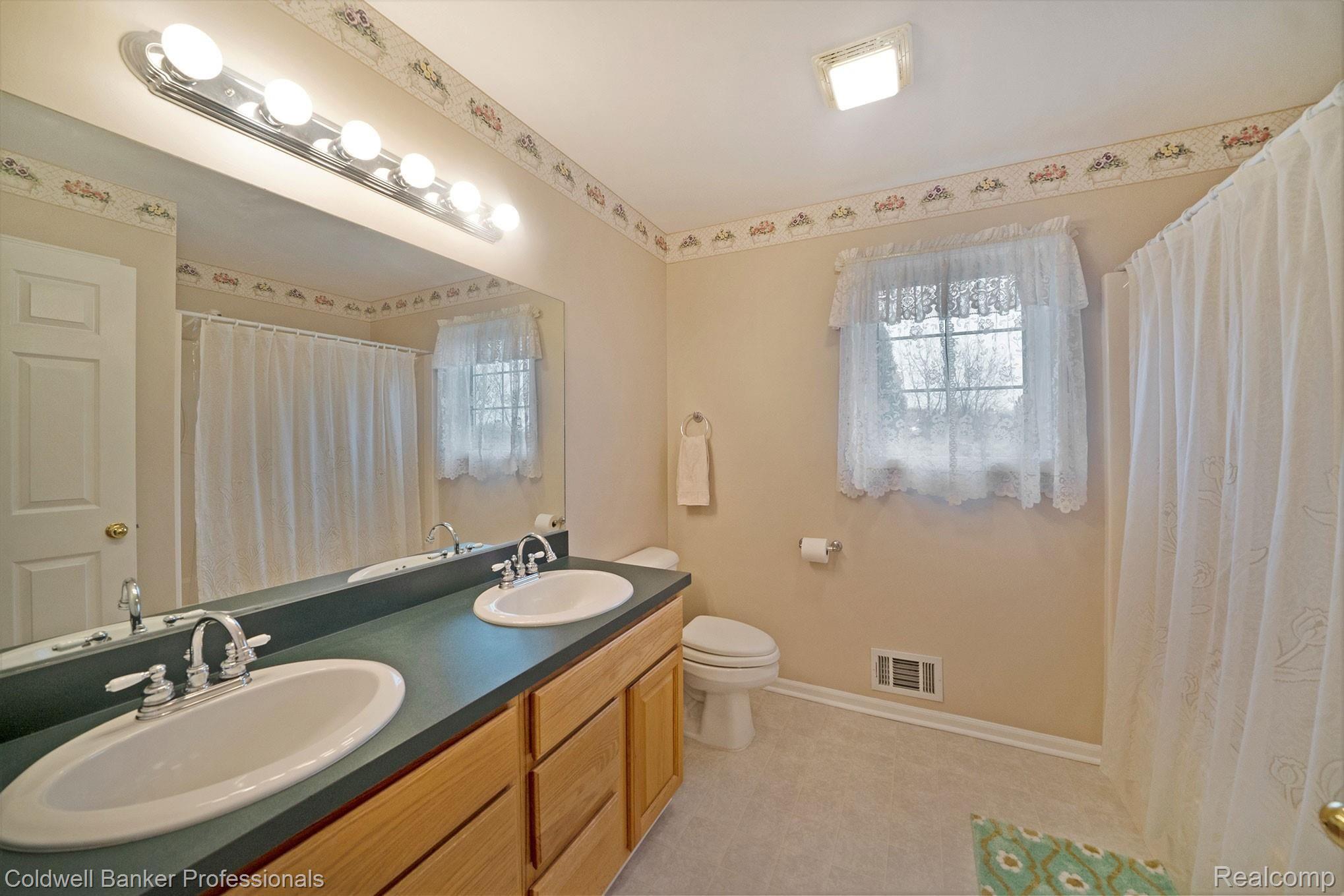 6514 Fish Lake Road North Branch, MI 48461 - Photo 21 of 39 Full Bath.jpg