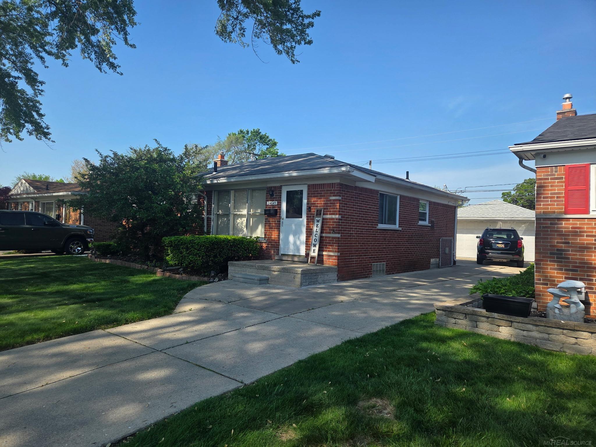 24645 Raven Avenue Eastpointe, MI 48021 - Photo 2 of 7 50213098-231454ff-3abe-46da-8899-102a84dd2280.JPG