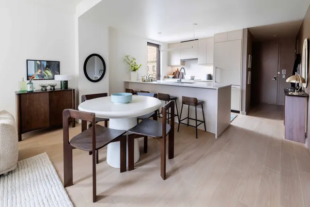 $8,040 | 300 East 50th Street, Unit 20B | Midtown East