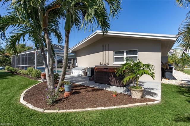 8522 Lagoon Road Fort Myers Beach, FL 33931 - Photo 20 of 32 Imaging enjoying an evening overlooking the stars on your 6 person Hot tub!