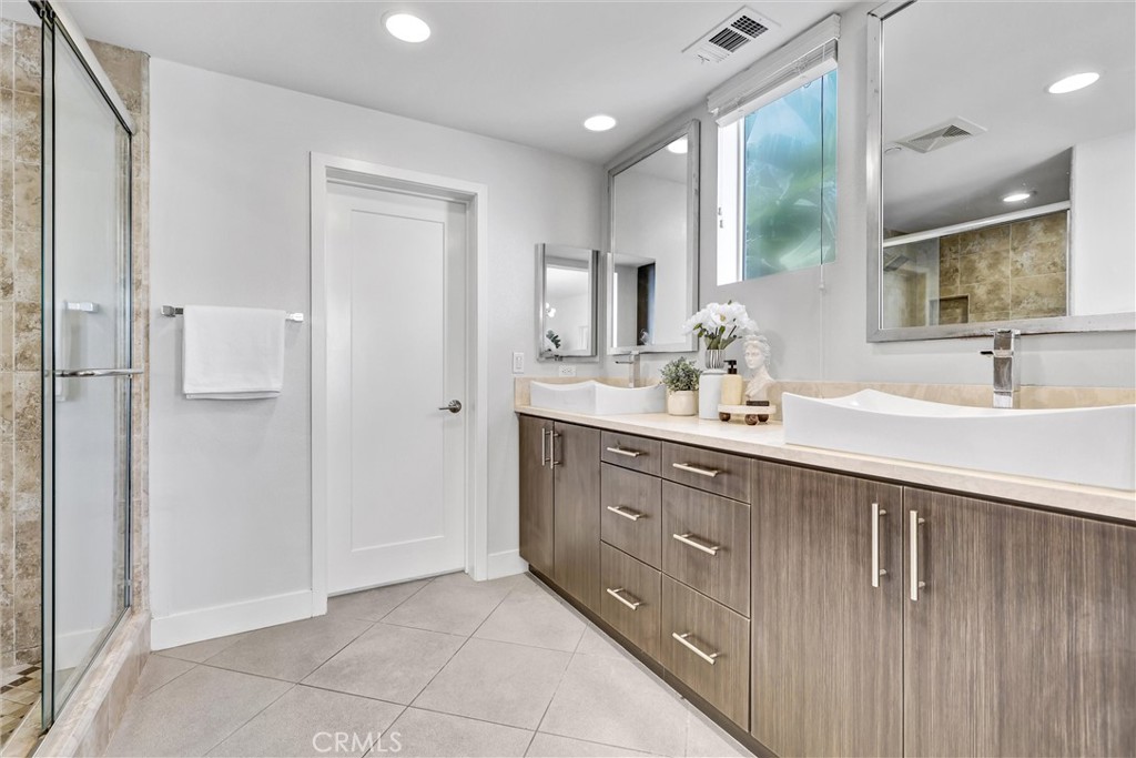 600 Rockefeller Irvine, CA 92612 - Photo 11 of 20 master bathroom