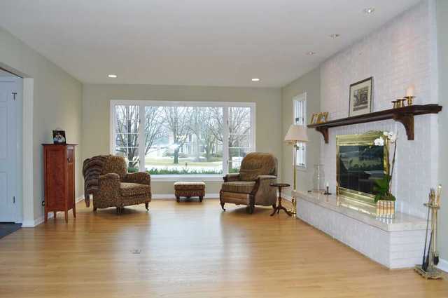 294 Downing Road Riverside, IL 60546 - Photo 3 of 17