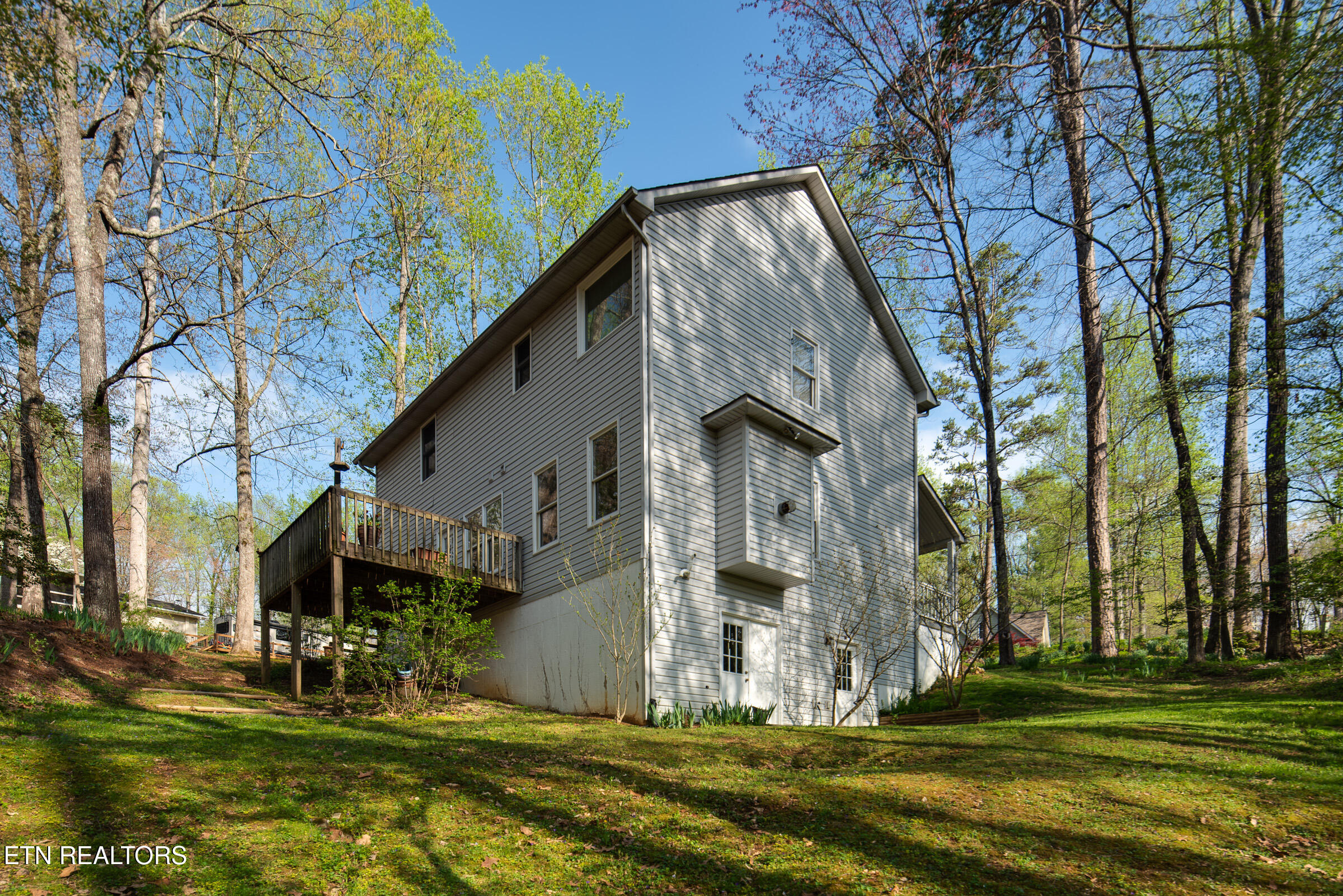 102 Newark Lane Oak Ridge, TN 37830 - Photo 3 of 27 JBP_Newark102_2400px-3