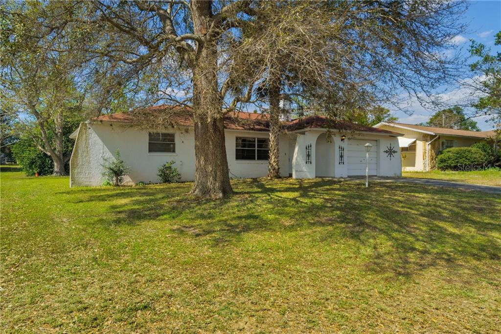 206 South Fillmore Street Beverly Hills, FL 34465 - Photo 1 of 1 a front view of house with yard and green space