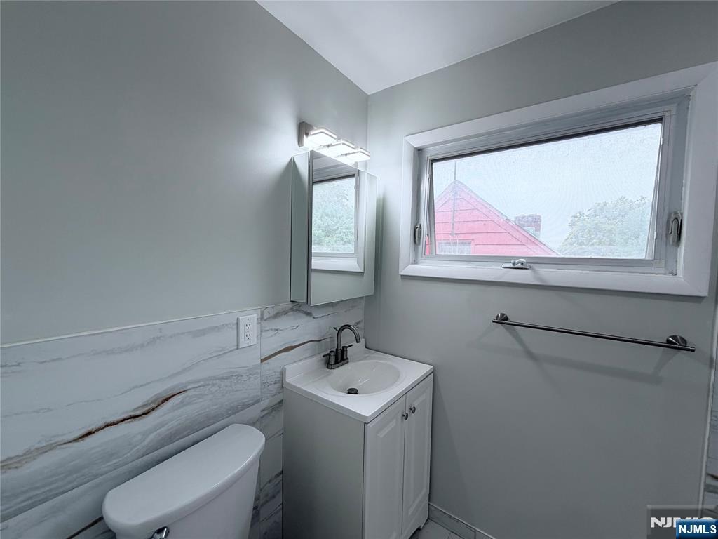 155 Park Street, Unit 2 Ridgefield Park, NJ 07660 - Photo 14 of 19 Gallery Image 14