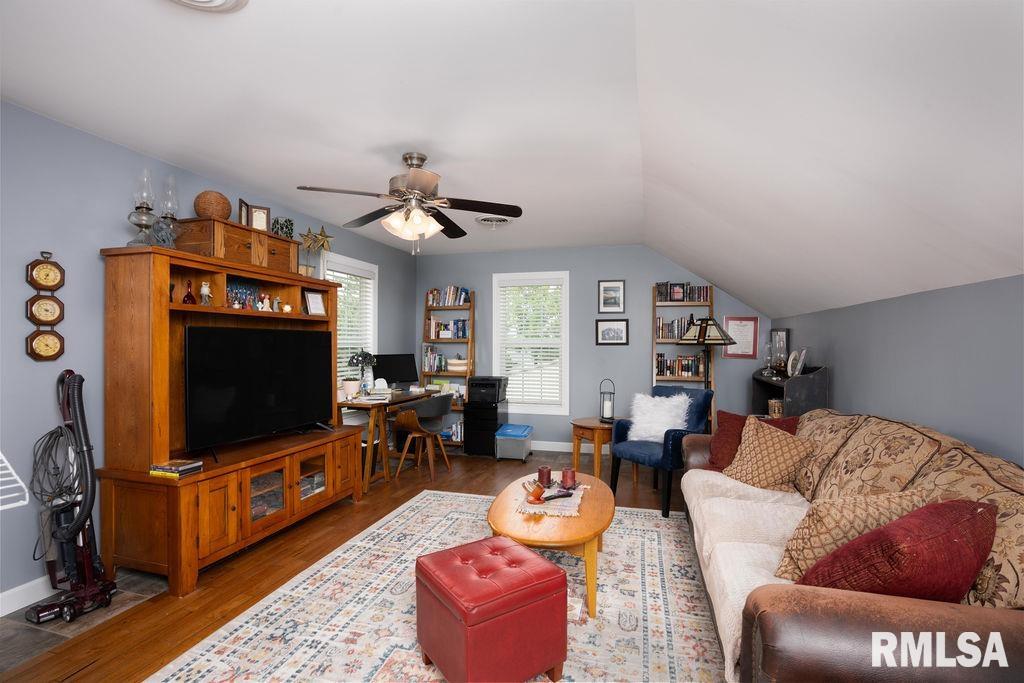 1403 Howard Road Marion, IL 62959 - Photo 16 of 40