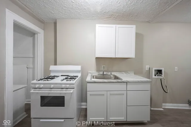 $645 | 804 Lasalle Street, Unit A, Indianapolis, IN 46201