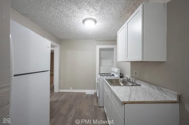 $645 | 804 Lasalle Street, Unit A, Indianapolis, IN 46201