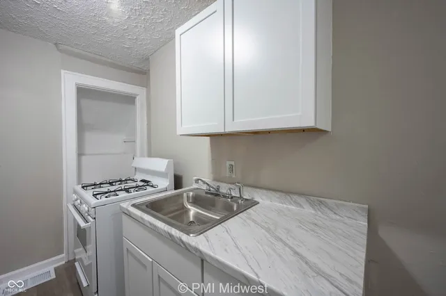 $645 | 804 Lasalle Street, Unit A, Indianapolis, IN 46201