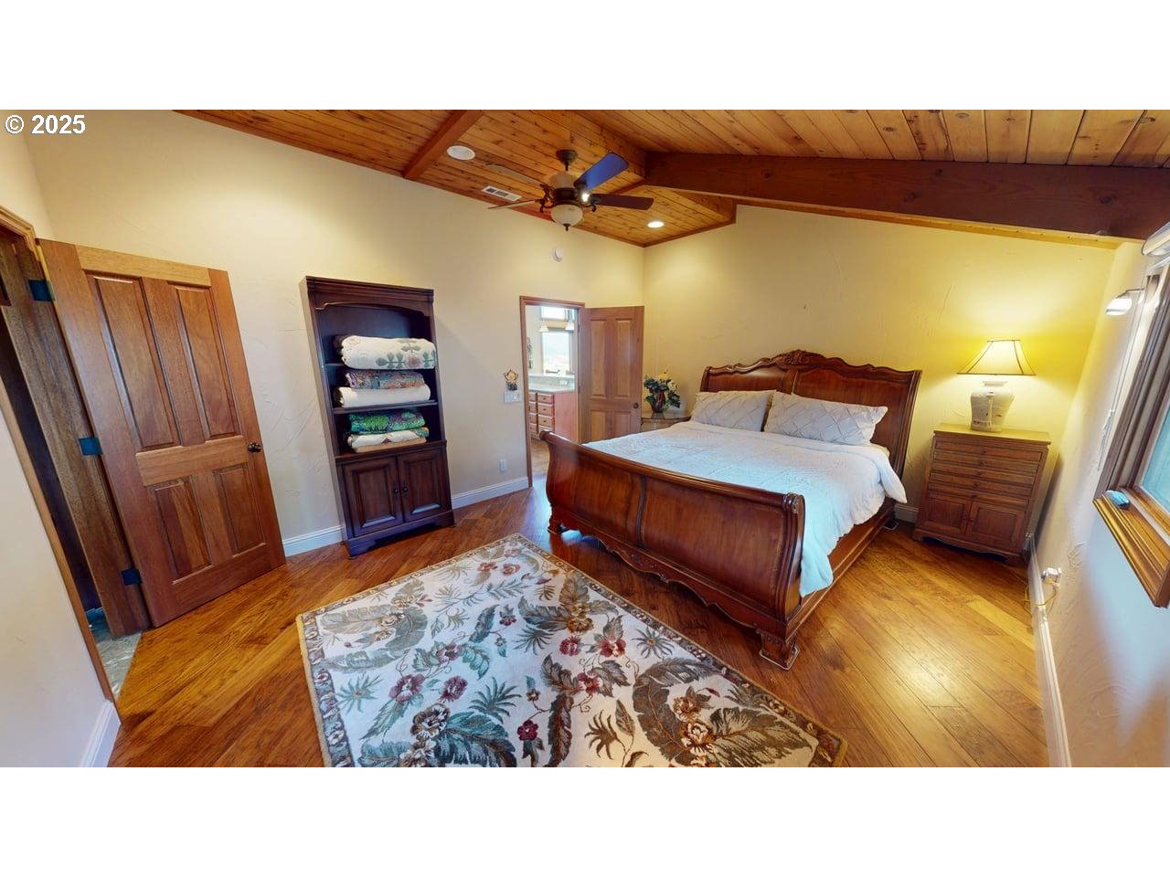 94418 Tom Cat Hill Road Gold Beach, OR 97444 - Photo 17 of 46 a living room with a bed and furniture