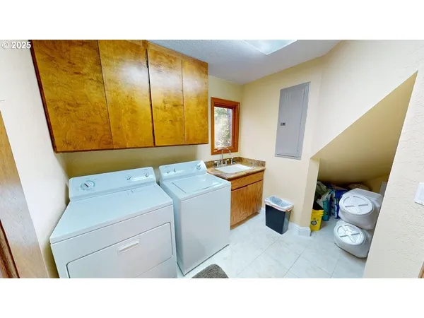 $1,318,000 | 94418 Tom Cat Hill Road, Gold Beach, OR 97444