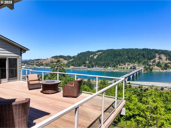 $1,318,000 | 94418 Tom Cat Hill Road, Gold Beach, OR 97444