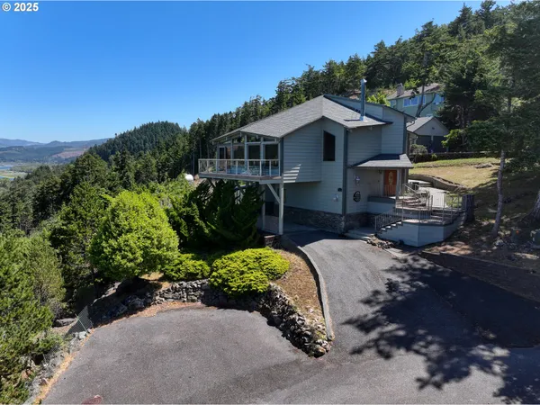 $1,318,000 | 94418 Tom Cat Hill Road, Gold Beach, OR 97444