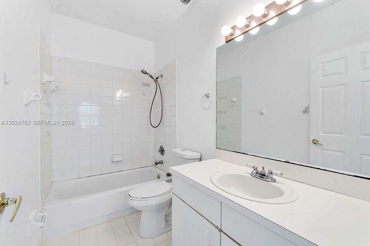 16035 Emerald Cove Road Weston, FL 33331 - Photo 32 of 36