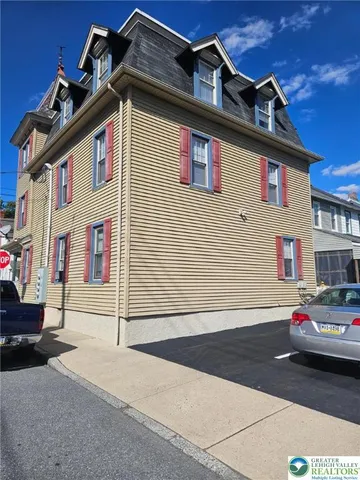 $1,685 | 501 Race Street, Unit 3, Catasauqua, PA 18032