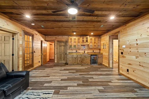 $750,000 | 658 Highland Gap Mineral Bluff, Mineral Bluff, GA 30559