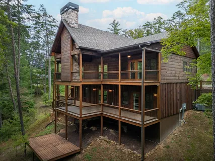 $750,000 | 658 Highland Gap Mineral Bluff, Mineral Bluff, GA 30559