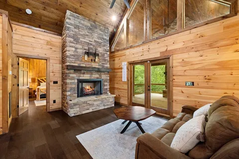 $750,000 | 658 Highland Gap Mineral Bluff, Mineral Bluff, GA 30559