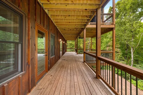 $750,000 | 658 Highland Gap Mineral Bluff, Mineral Bluff, GA 30559