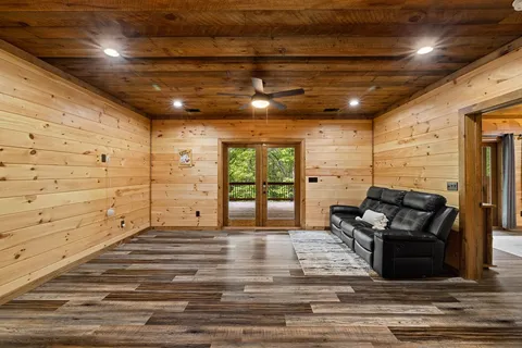 $750,000 | 658 Highland Gap Mineral Bluff, Mineral Bluff, GA 30559