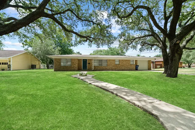 $1,625 | 721 20th Avenue North, Texas City, TX 77590