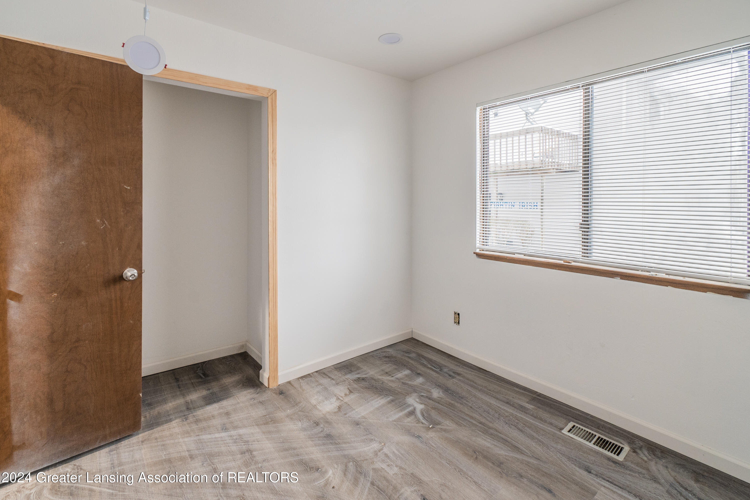3930 Hunters Ridge Drive, Unit 1 Lansing, MI 48911 - Photo 9 of 17 3930 Hunters Ridge-010