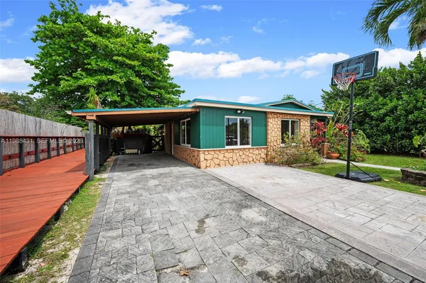 $3,800 | 7245 South Waterway Drive, Miami, FL 33155