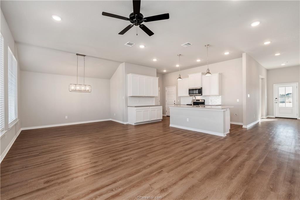 3185 Normandy Way Bryan, TX 77808 - Photo 3 of 16