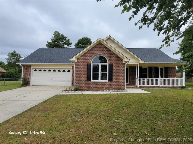 $1,600 | 409 Sparrow Drive, Fayetteville, NC 28306