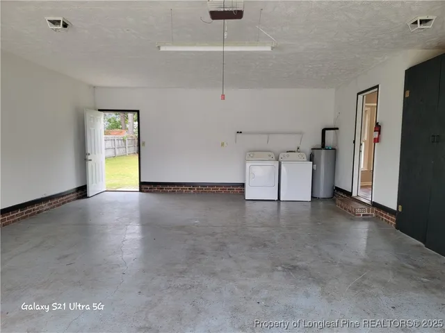 $1,600 | 409 Sparrow Drive, Fayetteville, NC 28306