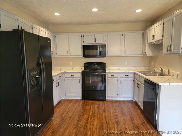 $1,600 | 409 Sparrow Drive, Fayetteville, NC 28306