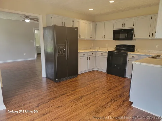 $1,600 | 409 Sparrow Drive, Fayetteville, NC 28306