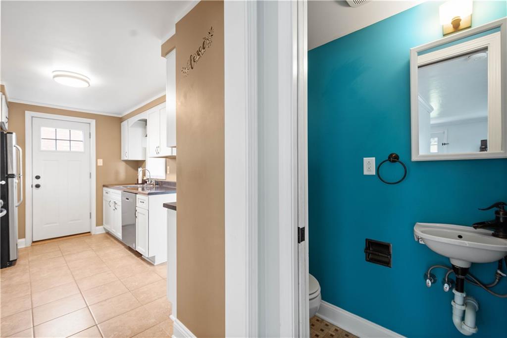 1034 Dallett Road Pittsburgh, PA 15227 - Photo 20 of 41 First floor bathroom