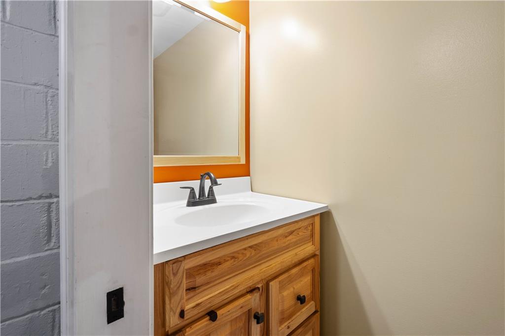 1034 Dallett Road Pittsburgh, PA 15227 - Photo 40 of 41 Basement bathroom
