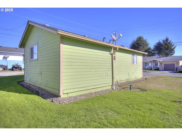 $759,000 | 405 Arnold Lane, Brookings, OR 97415