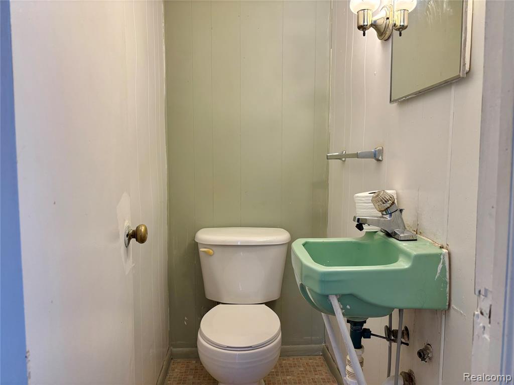 421 Lytle Avenue Harbor Beach, MI 48441 - Photo 9 of 27