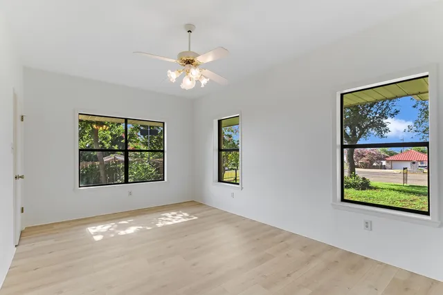 a view of empty room with window
