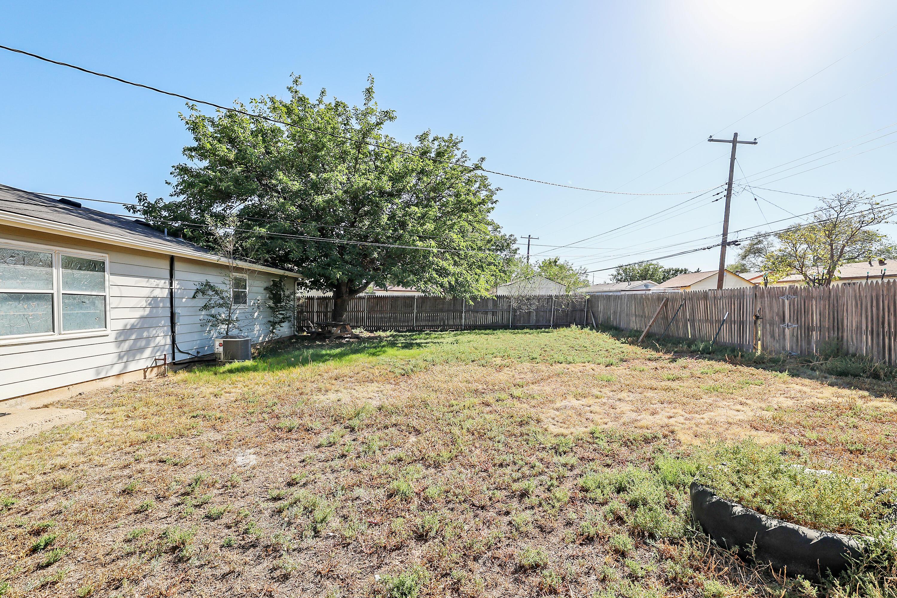 5206 South Travis Street Amarillo, TX 79110 - Photo 20 of 21 a backyard of a house