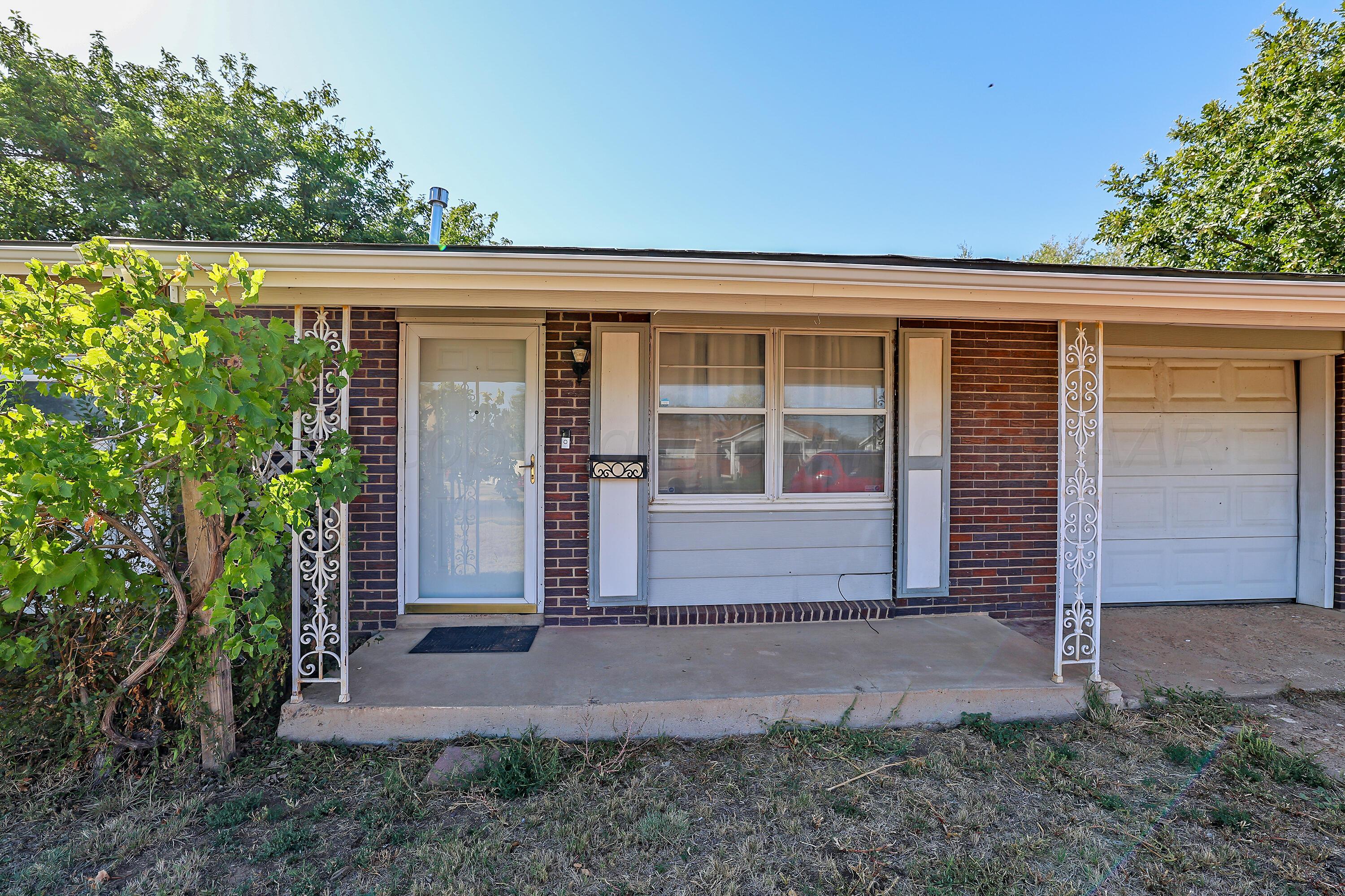 5206 South Travis Street Amarillo, TX 79110 - Photo 3 of 21 front view of a house with a yard