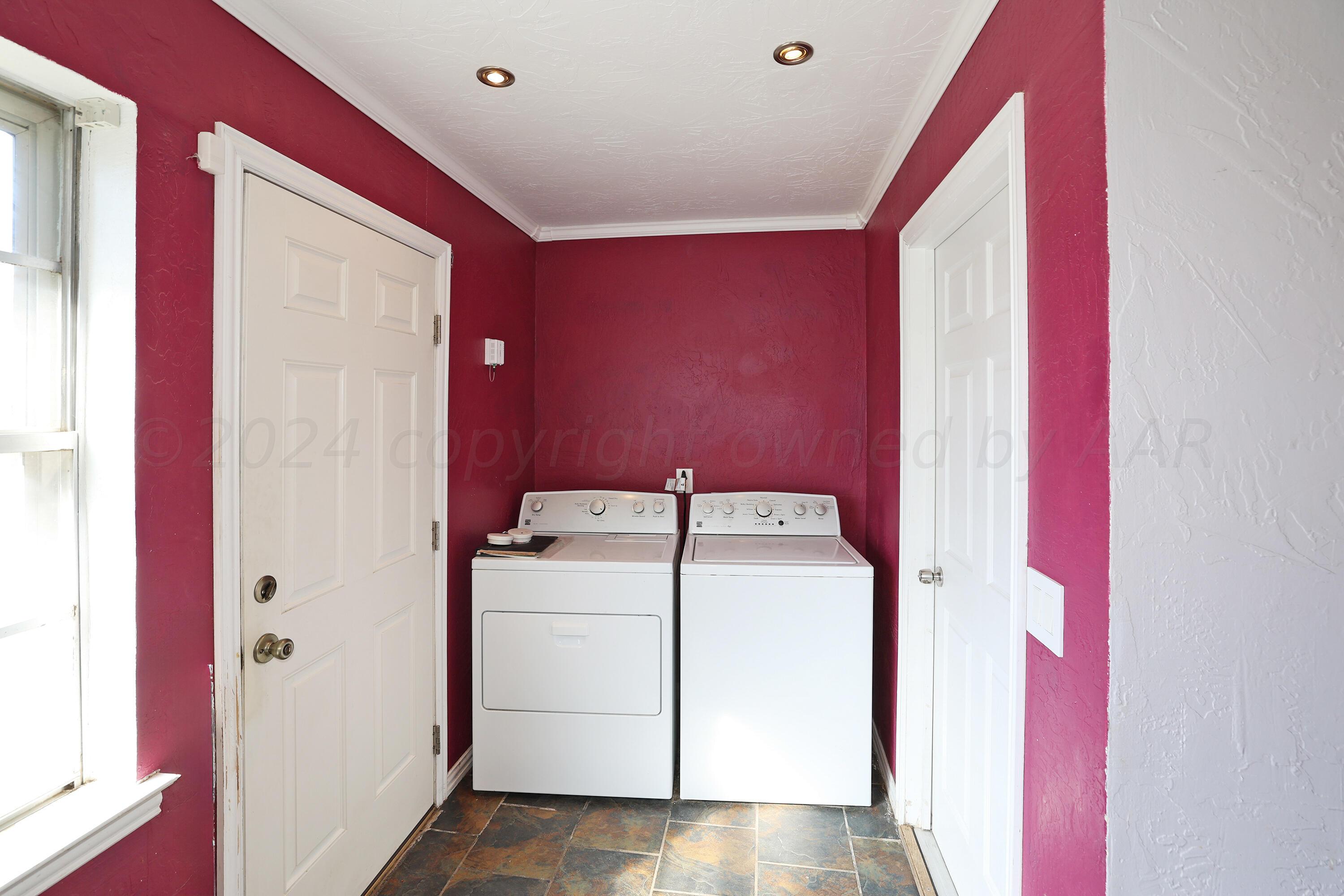 5206 South Travis Street Amarillo, TX 79110 - Photo 10 of 21 a utility room with dryer and washer