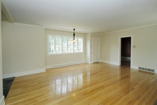 2252 Tipperary Road Kalamazoo, MI 49008 - Photo 3 of 18 Additional Photo