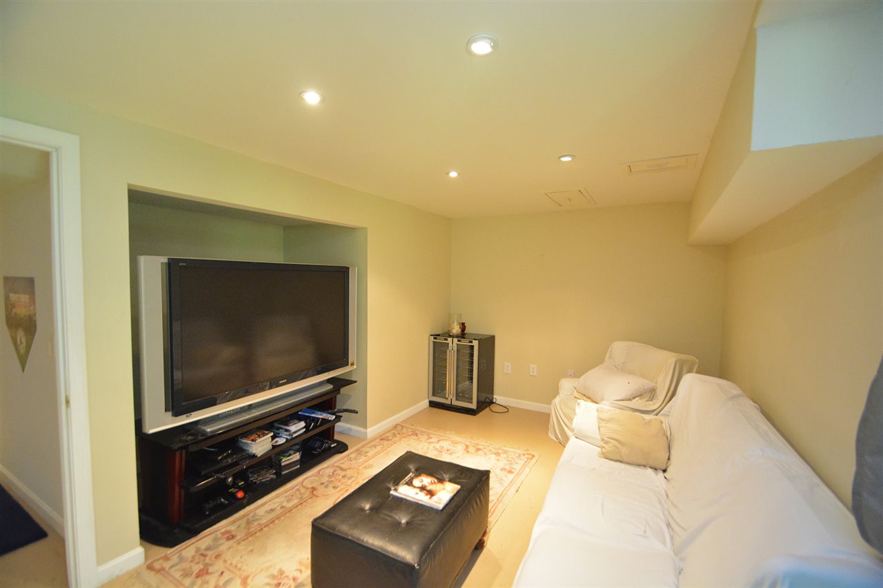 6 Mulberry Lane Amherst, NH 03031 - Photo 15 of 35