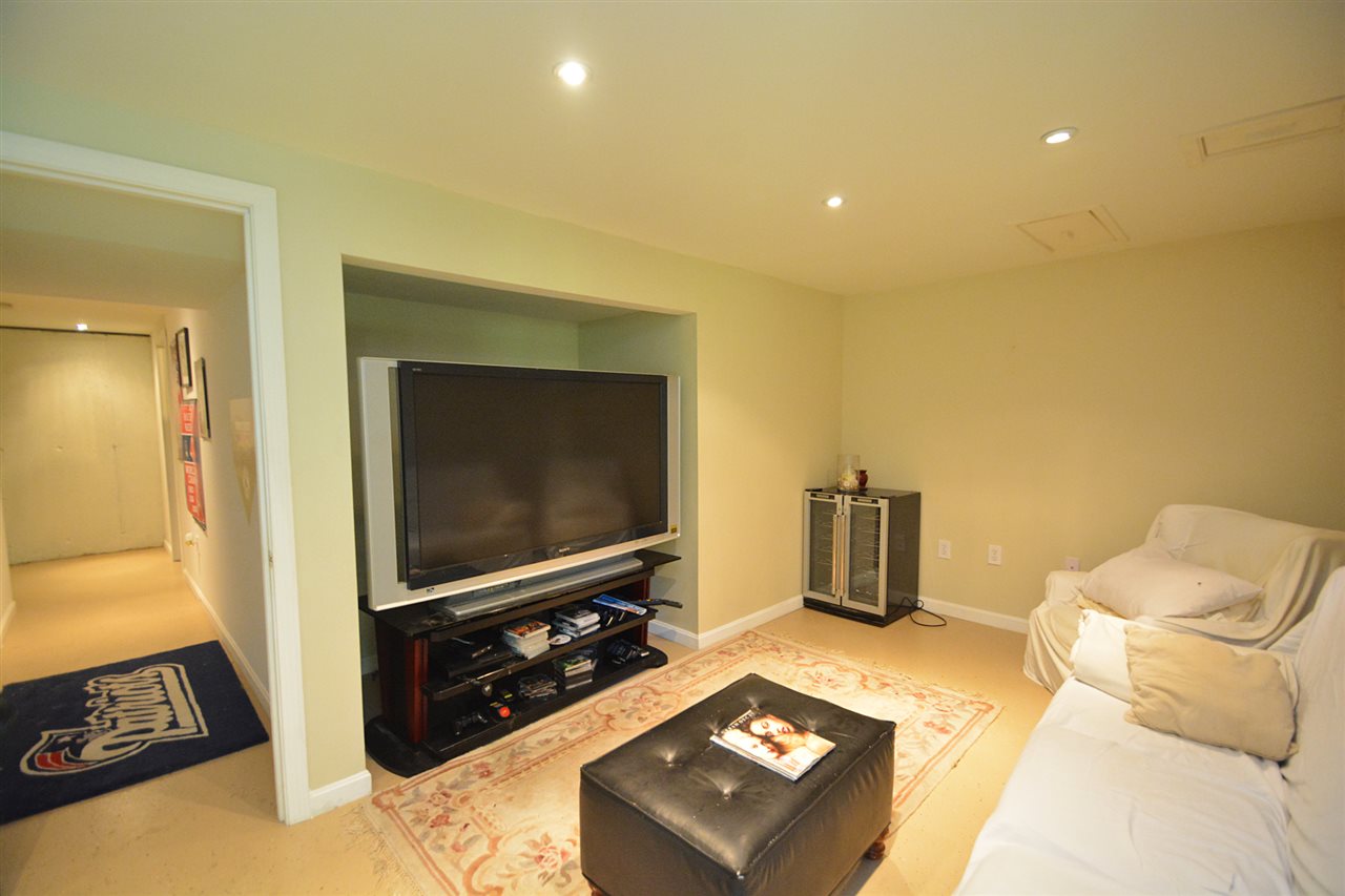 6 Mulberry Lane Amherst, NH 03031 - Photo 4 of 35