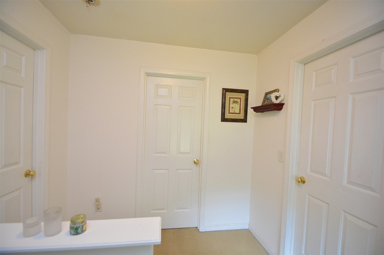 6 Mulberry Lane Amherst, NH 03031 - Photo 5 of 35