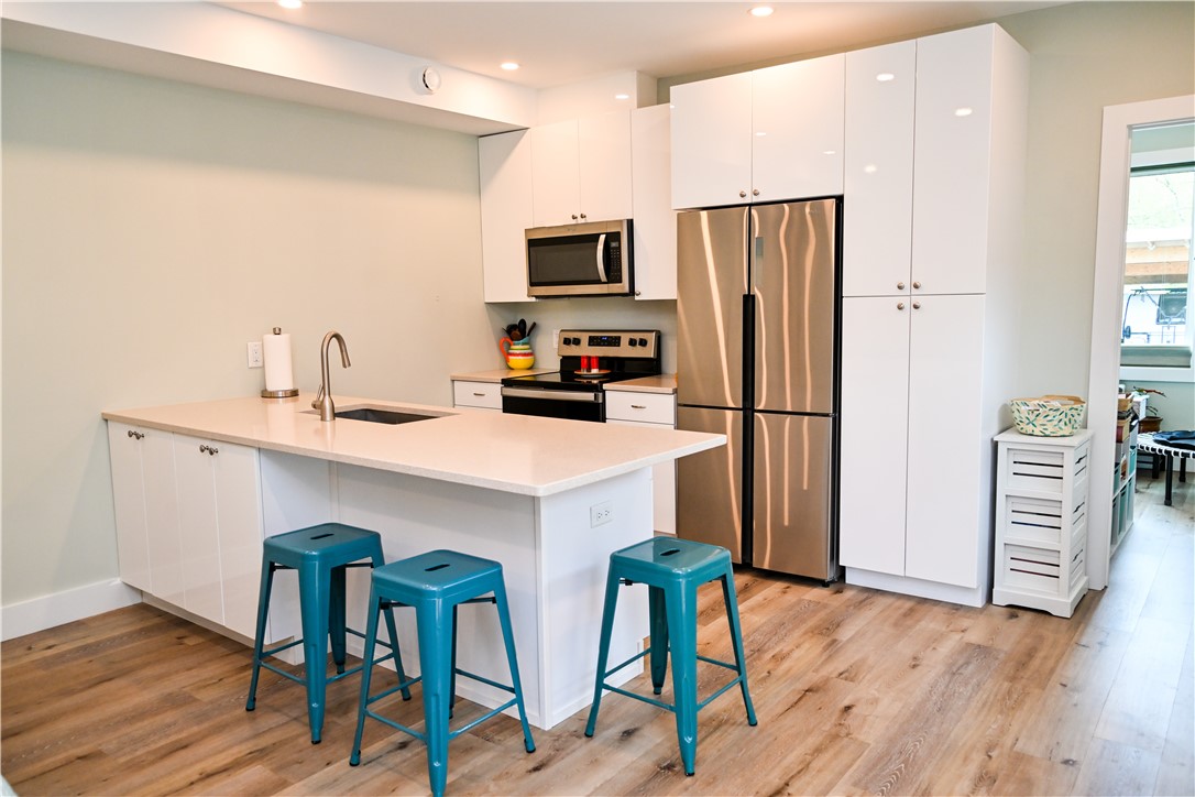 41 Solar Drive Geneva, NY 14456 - Photo 17 of 49 quartz peninsula