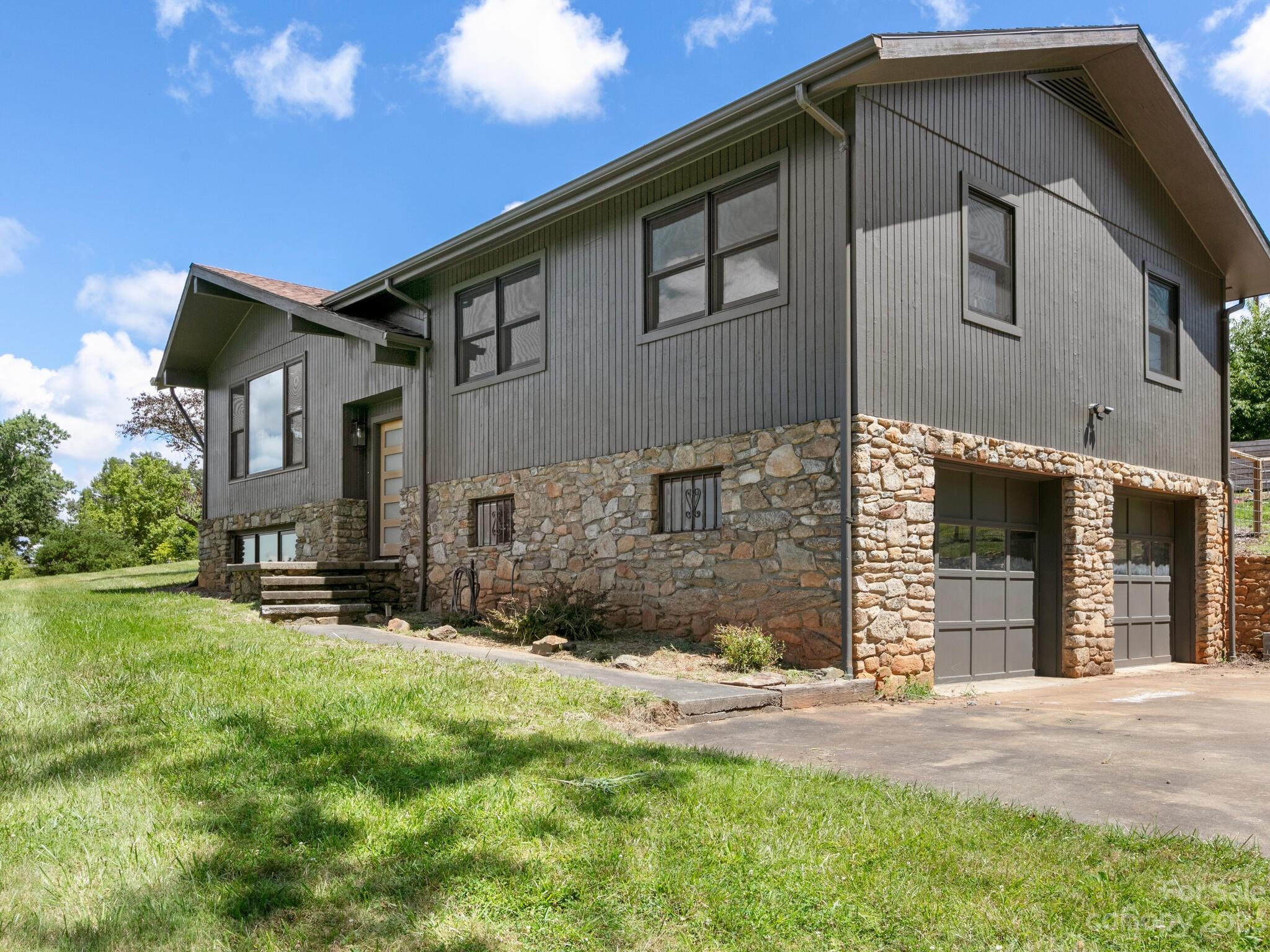 69 Salem Road Weaverville, NC 28787 - Photo 3 of 40 Gallery Image 3