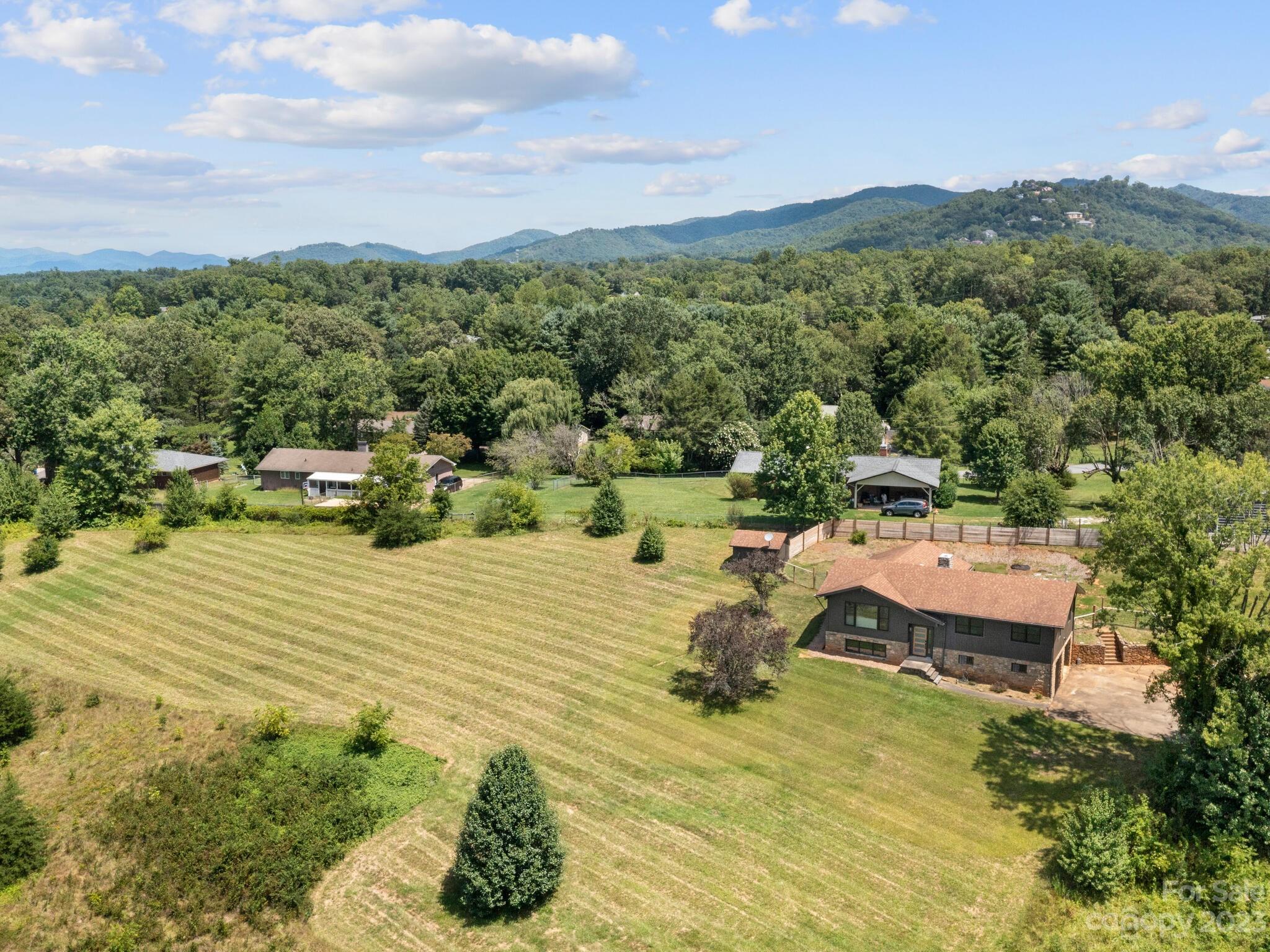 69 Salem Road Weaverville, NC 28787 - Photo 4 of 40 Gallery Image 4