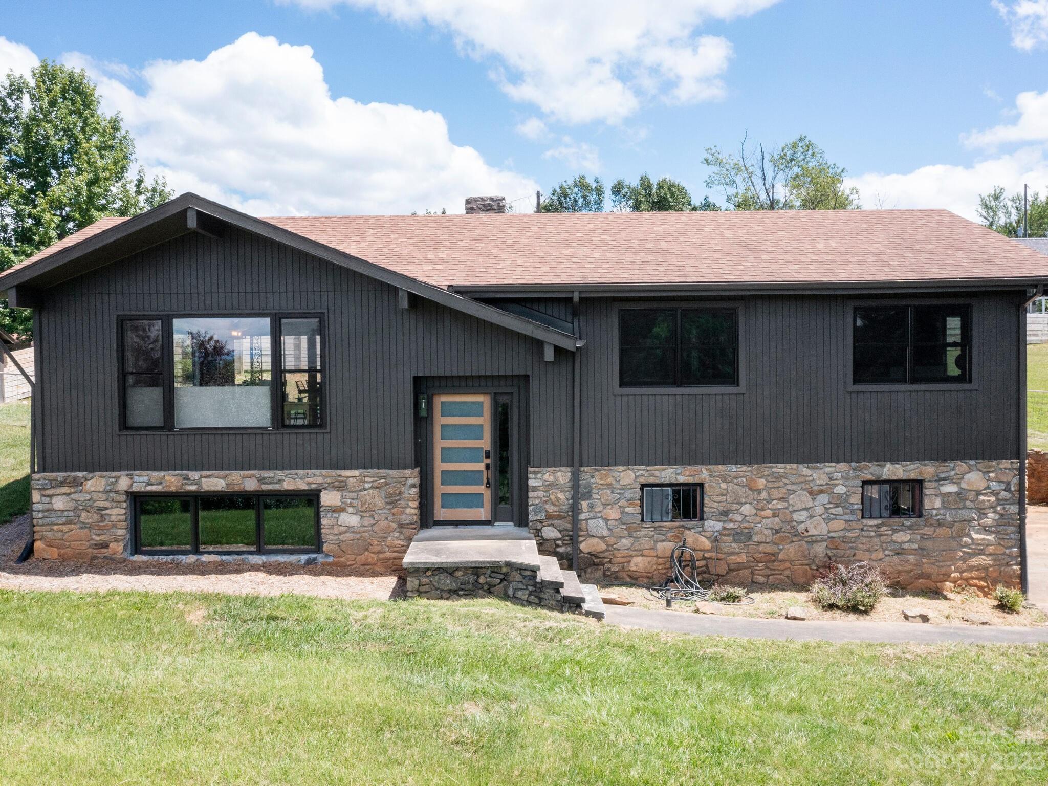69 Salem Road Weaverville, NC 28787 - Photo 5 of 40 Gallery Image 5