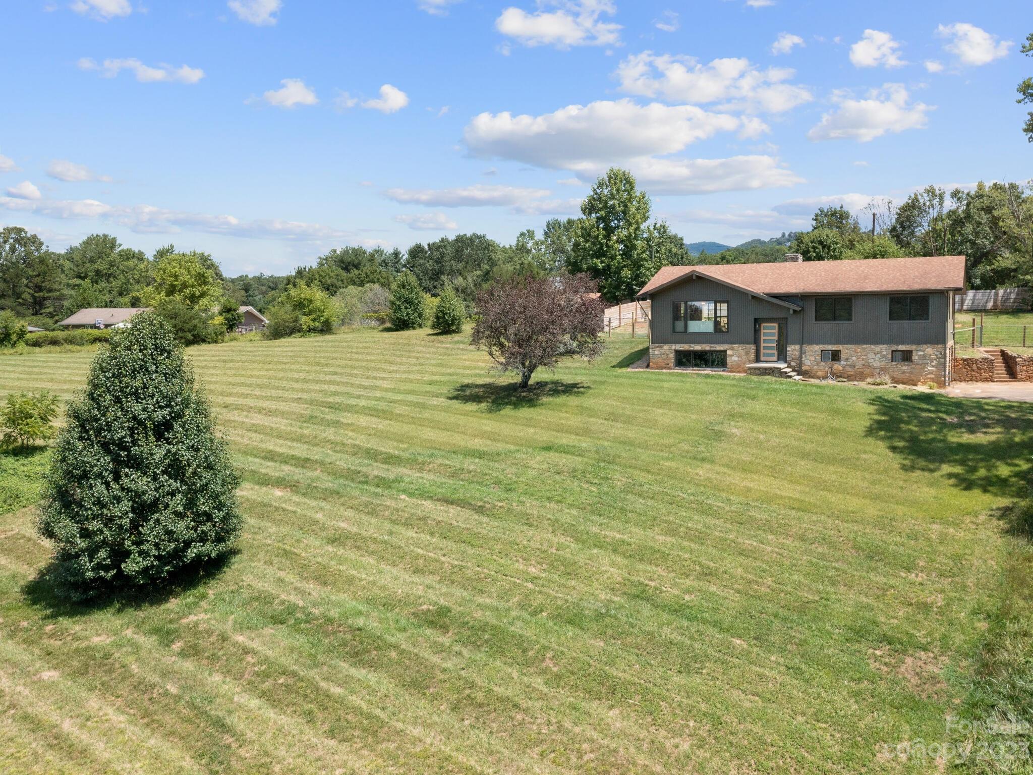 69 Salem Road Weaverville, NC 28787 - Photo 6 of 40 Gallery Image 6