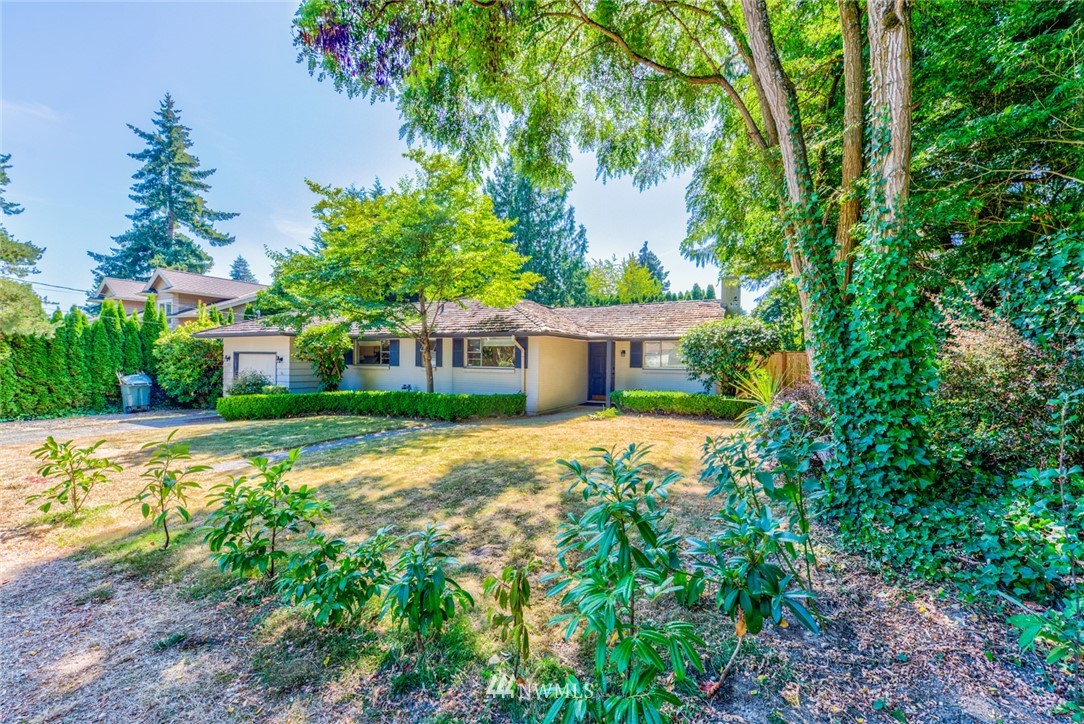 7611 Northeast 12th Street Medina, WA 98039 - Photo 20 of 23 a front view of a house with yard and green space
